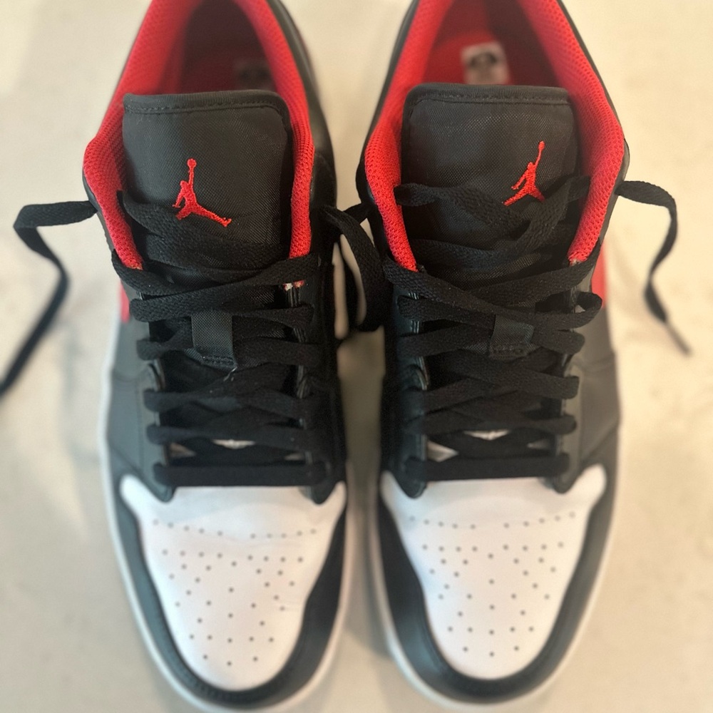 Nike Men's Air Jordan 1 Low Bred White Toe Edition Size 12